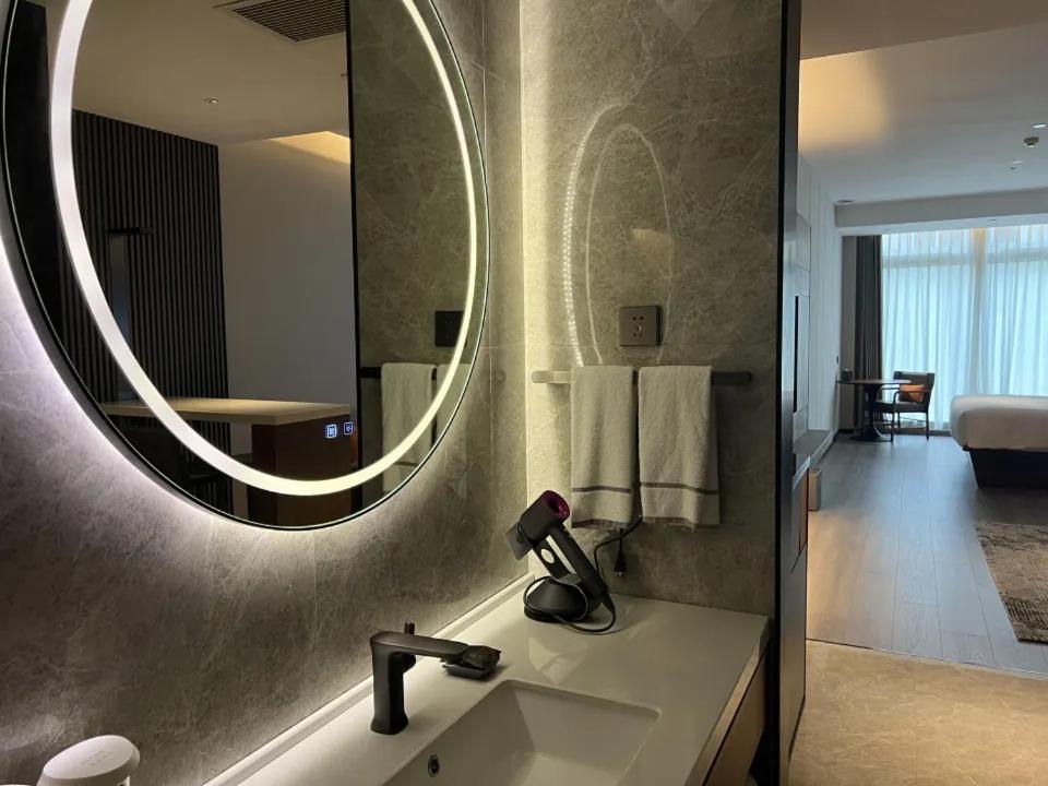Urcove By Hyatt Futian Cbd Hotell Shenzhen Exteriör bild