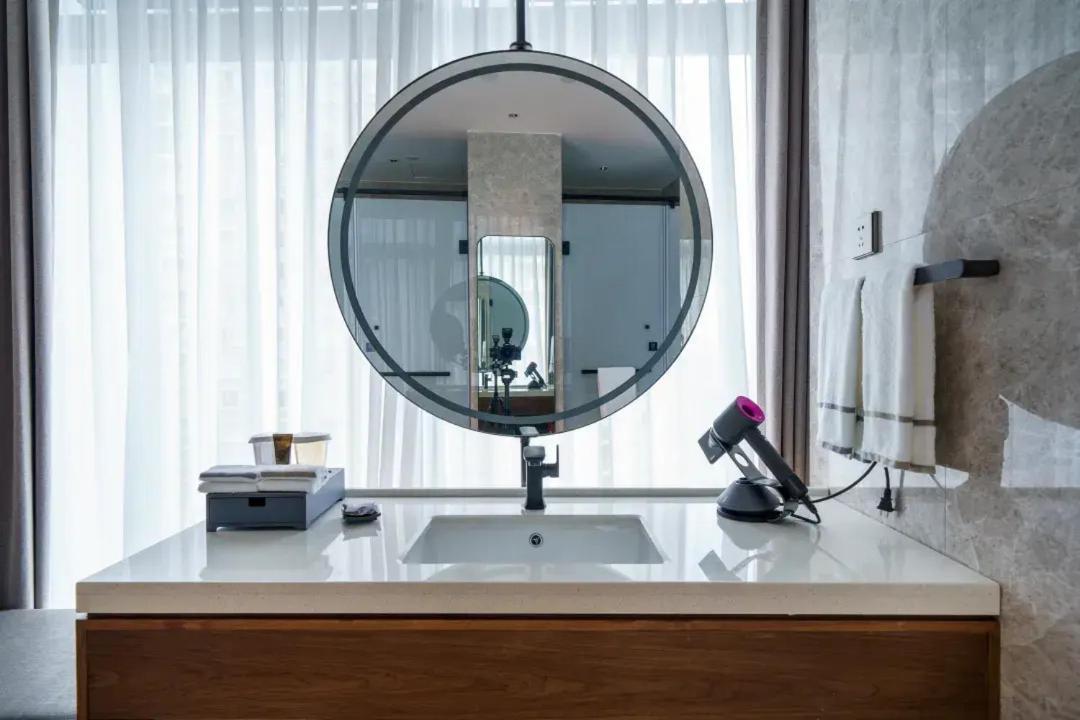 Urcove By Hyatt Futian Cbd Hotell Shenzhen Exteriör bild