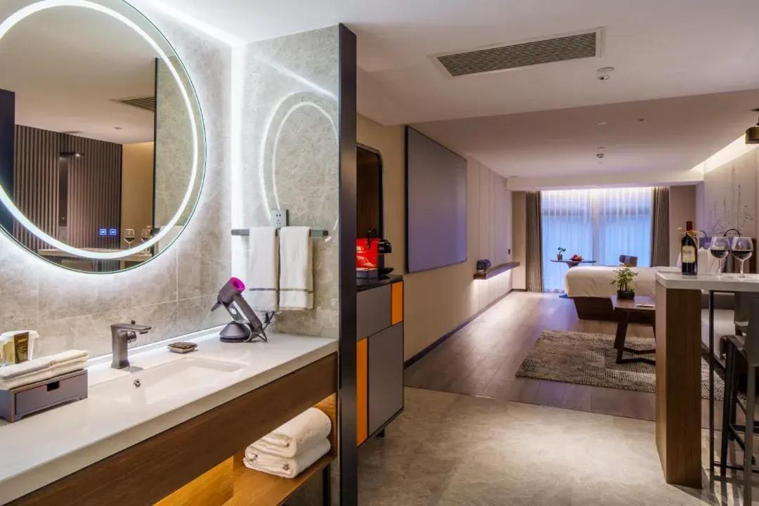 Urcove By Hyatt Futian Cbd Hotell Shenzhen Exteriör bild